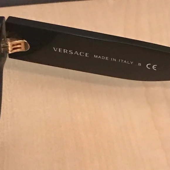 VERSACE SUNGLASSES NIB sunglasses for women Black cateye / gold + Versace case